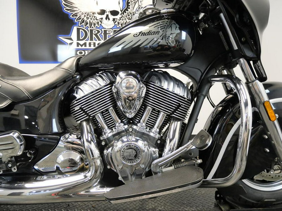 2017 Indian Motorcycle® Chieftain® Thunder Black Pearl