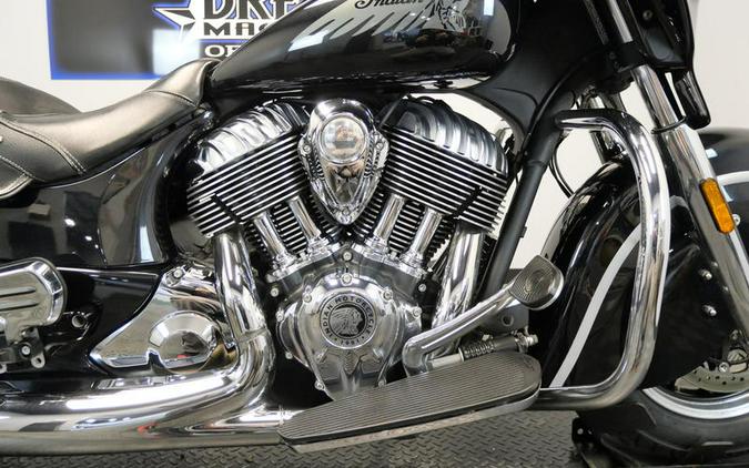 2017 Indian Motorcycle® Chieftain® Thunder Black Pearl