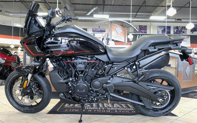 2025 Harley-Davidson® RA1250ST - Pan America® 1250 ST
