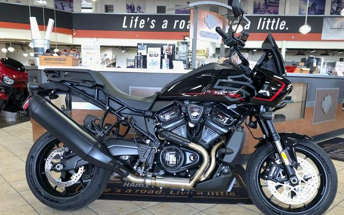 2025 Harley-Davidson® RA1250ST - Pan America® 1250 ST