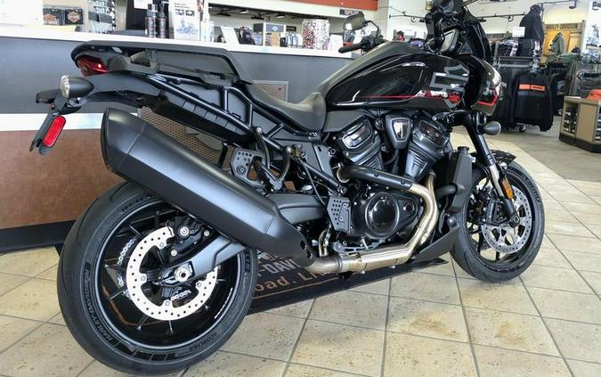 2025 Harley-Davidson® RA1250ST - Pan America® 1250 ST