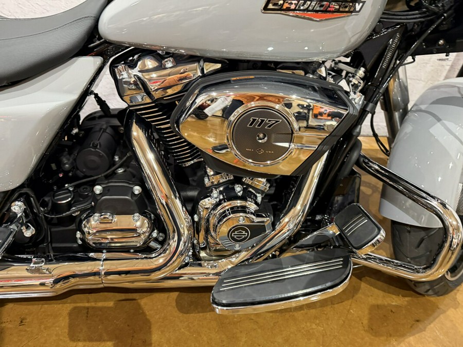 2025 Harley-Davidson® Street Glide® FLHX 0395078 Billiard Gray