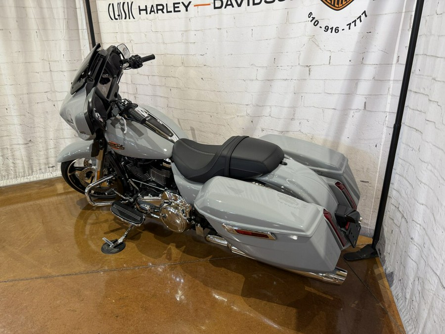 2025 Harley-Davidson® Street Glide® FLHX 0395078 Billiard Gray