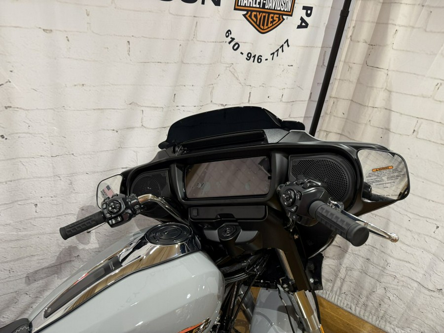 2025 Harley-Davidson® Street Glide® FLHX 0395078 Billiard Gray