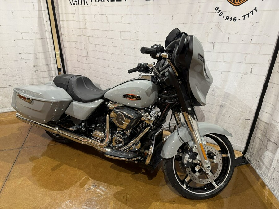 2025 Harley-Davidson® Street Glide® FLHX 0395078 Billiard Gray
