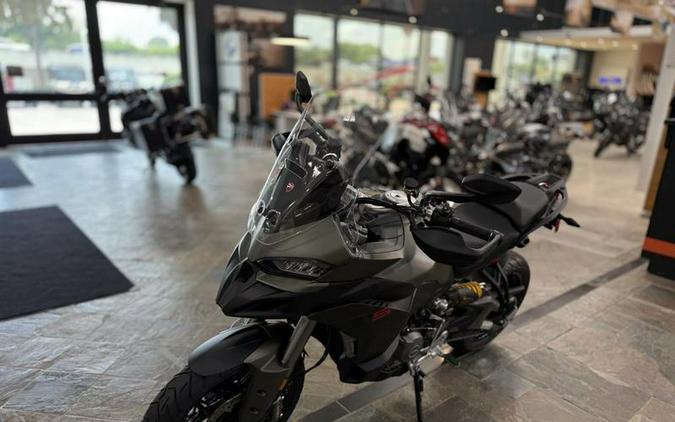 2025 Ducati Multistrada V2 S Storm Green