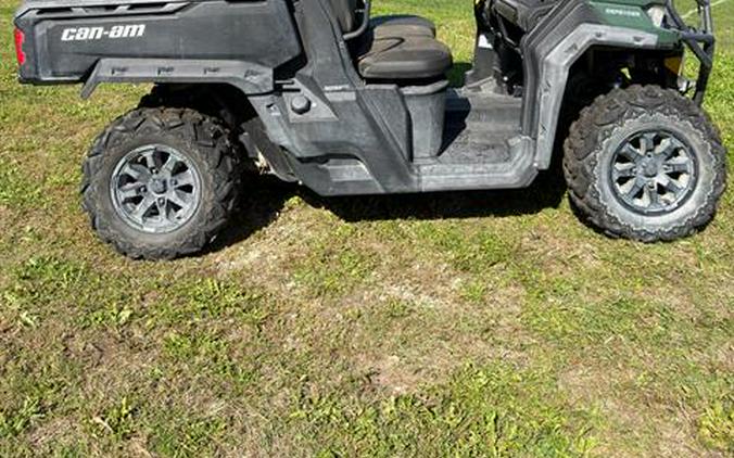 2023 Can-Am Defender DPS HD9
