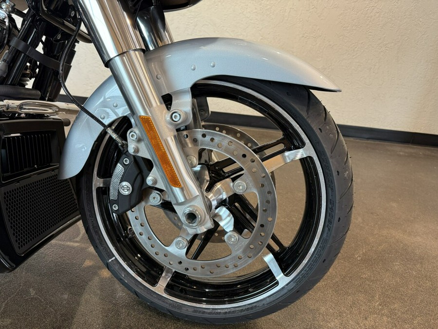 2025 Harley-Davidson Road Glide® Atlas Silver Metallic