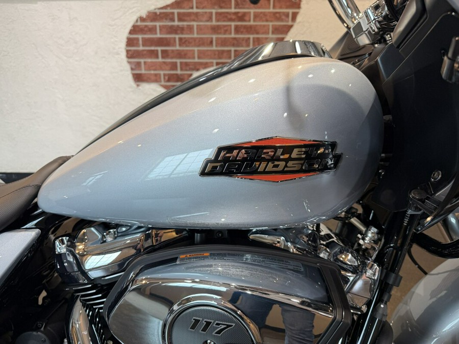 2025 Harley-Davidson Road Glide® Atlas Silver Metallic