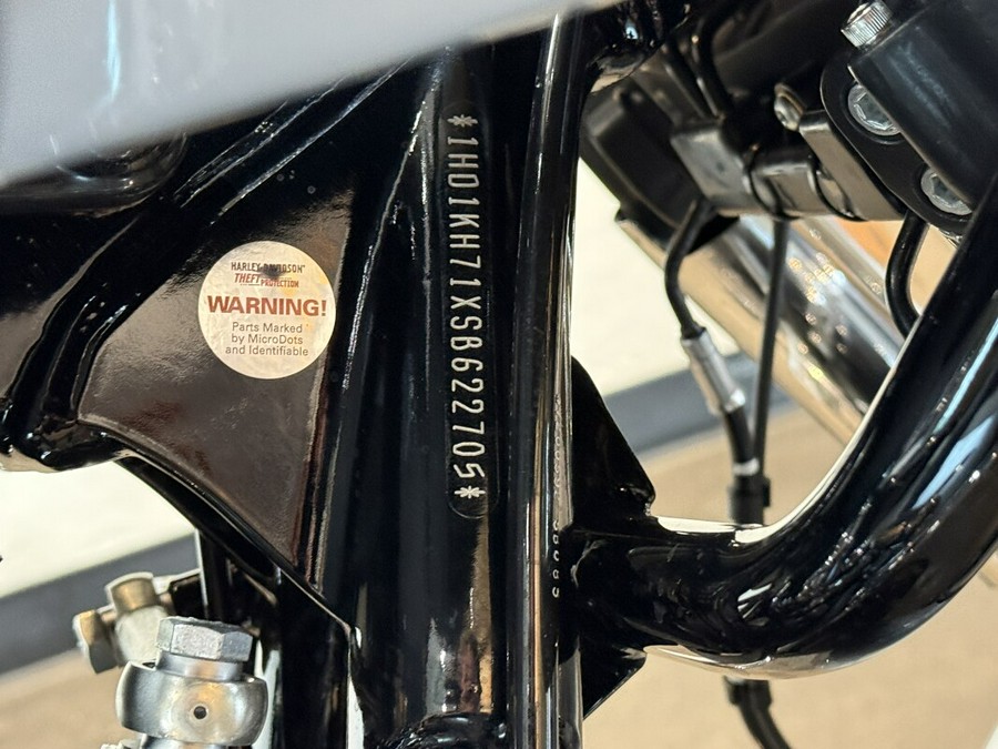 2025 Harley-Davidson Road Glide® Atlas Silver Metallic