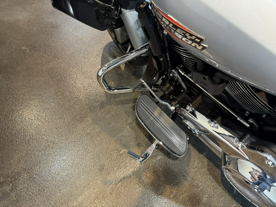 2025 Harley-Davidson Road Glide® Atlas Silver Metallic