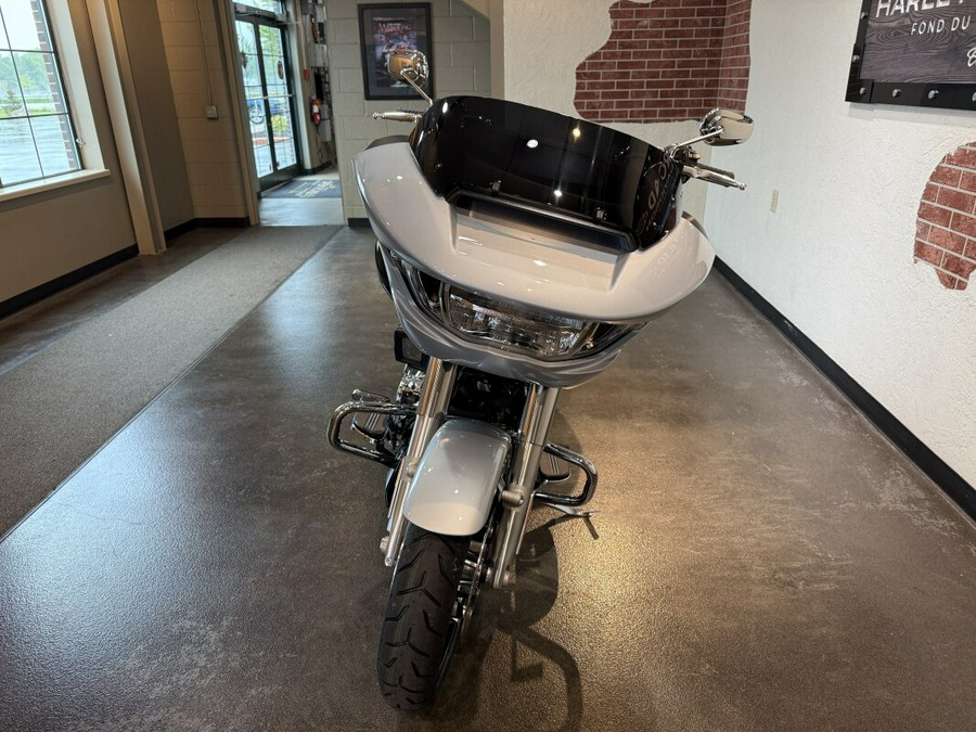 2025 Harley-Davidson Road Glide® Atlas Silver Metallic