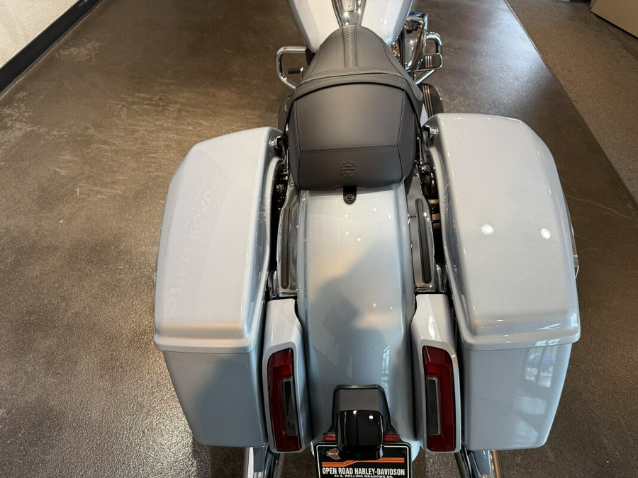 2025 Harley-Davidson Road Glide® Atlas Silver Metallic