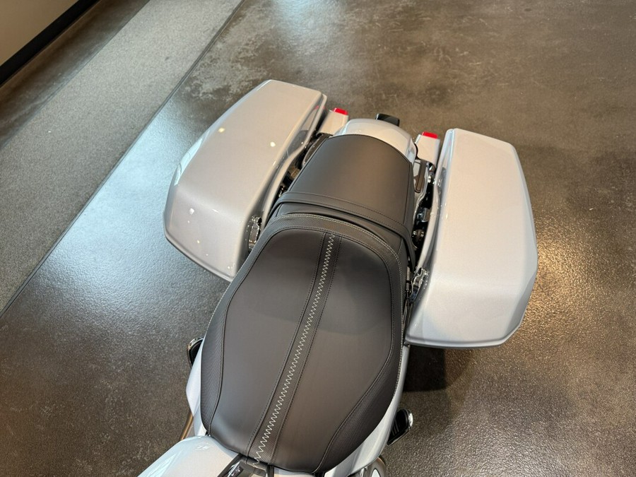 2025 Harley-Davidson Road Glide® Atlas Silver Metallic