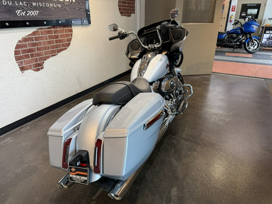 2025 Harley-Davidson Road Glide® Atlas Silver Metallic