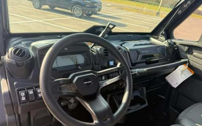 2026 Can-Am® Defender 6x6 Limited HD10