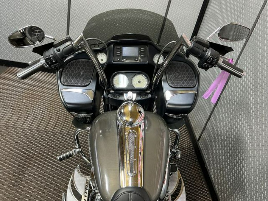 2019 Harley-Davidson Road Glide Base