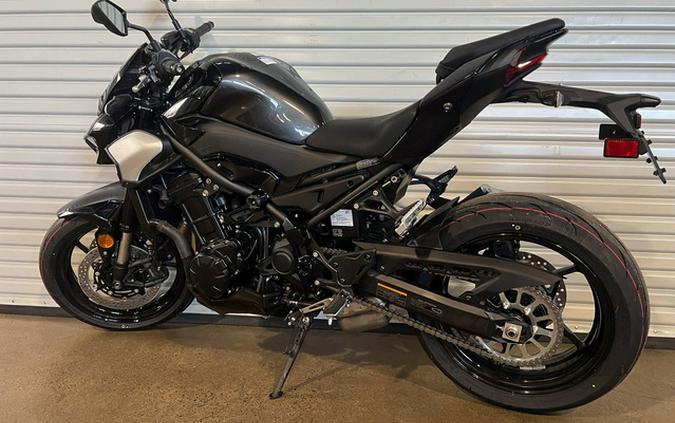 2025 Kawasaki Z900 ABS Metallic Spark Black/Metallic Carbon Gray