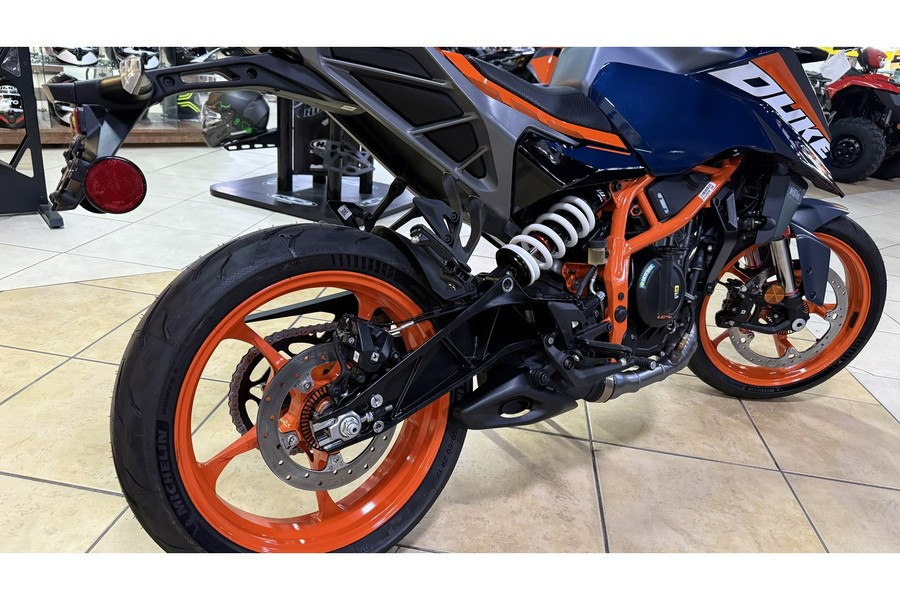 2025 KTM 390 DUKE