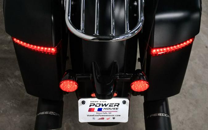 2020 Indian Motorcycle® Challenger Dark Horse Thunder Black Smoke