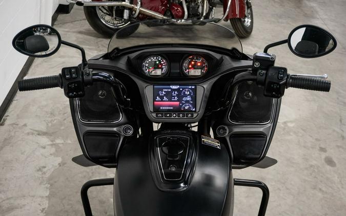 2020 Indian Motorcycle® Challenger Dark Horse Thunder Black Smoke