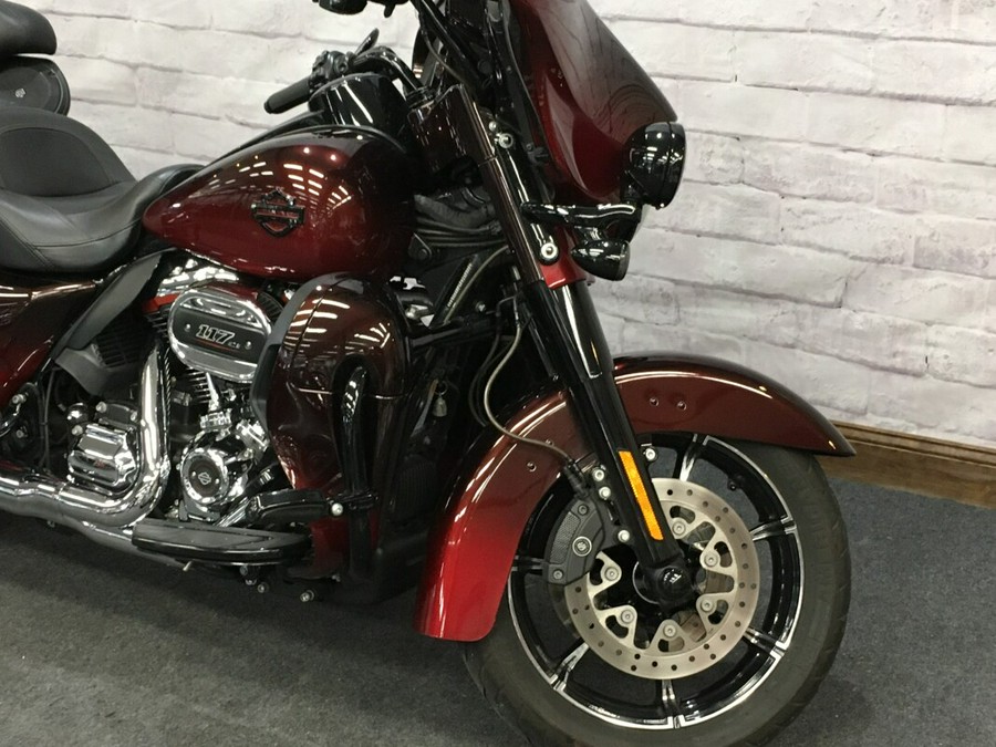 2018 Harley-Davidson CVO Limited Burgundy Cherry Sunglo Fade FLHTKSE