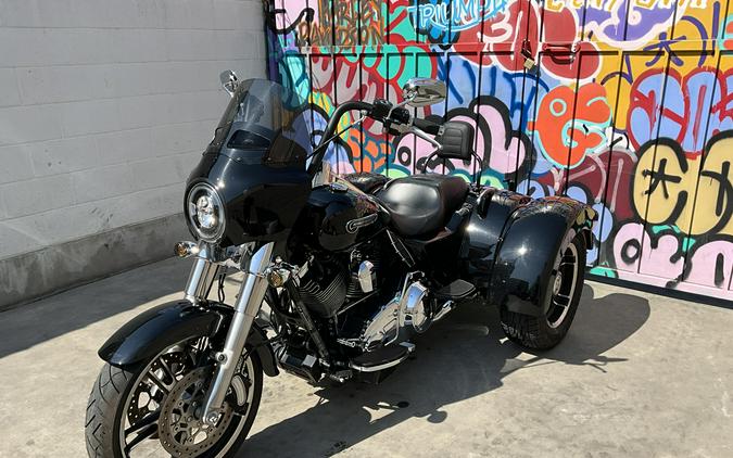 2015 HARLEY Freewheeler