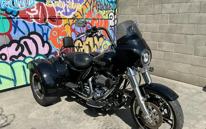 2015 HARLEY Freewheeler