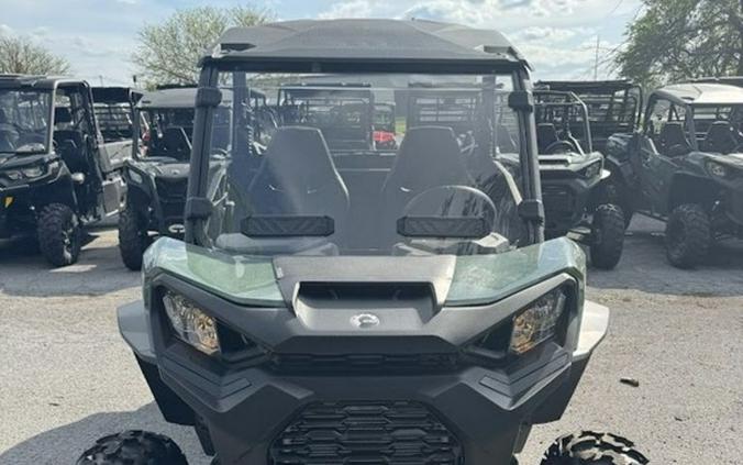 2023 Can-Am® Commander DPS 700