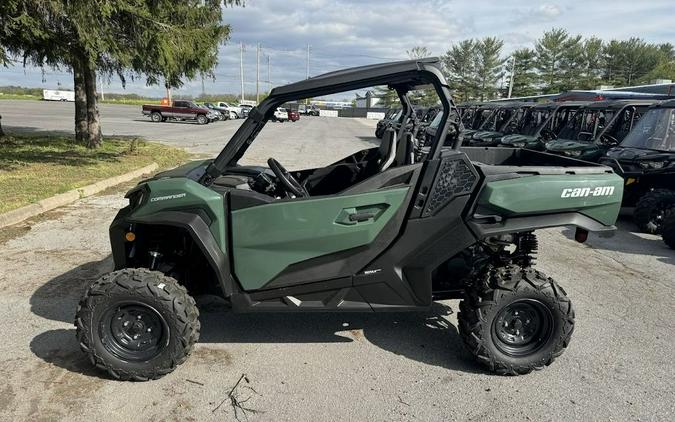 2023 Can-Am® Commander DPS 700