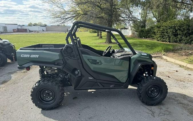 2023 Can-Am® Commander DPS 700