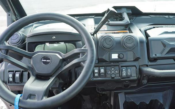 2022 Can-Am® Defender Limited HD10