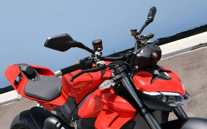 2026 DUCATI STREETFIGHTER V4