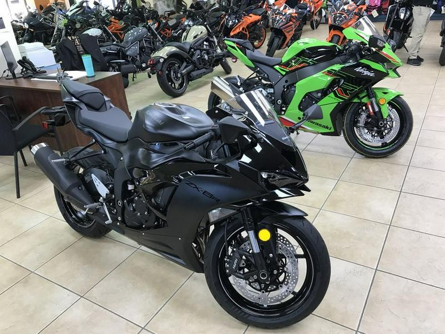 2024 Kawasaki Ninja® ZX™-6R Metallic Flat Spark Black/Ebony