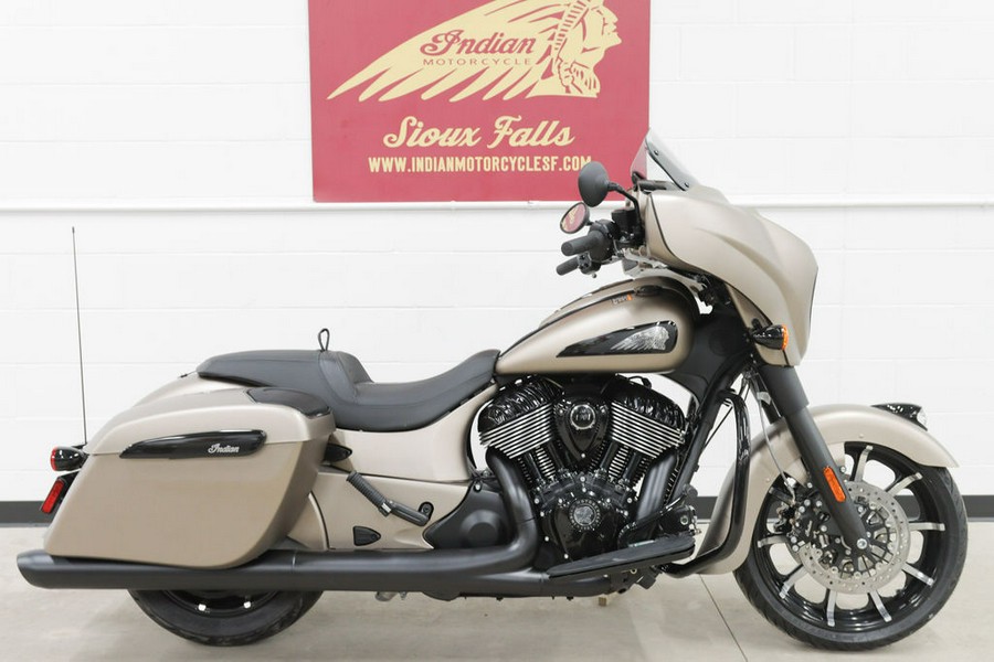 2024 Indian Motorcycle® Chieftain® Dark Horse® w/Powerband Audio Pkg Sandstone Smoke