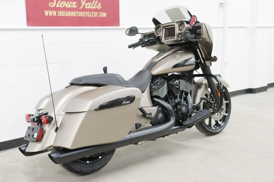 2024 Indian Motorcycle® Chieftain® Dark Horse® w/Powerband Audio Pkg Sandstone Smoke