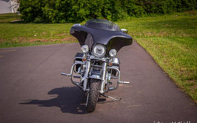 2011 Harley-Davidson® FLHRC - Road King® Classic