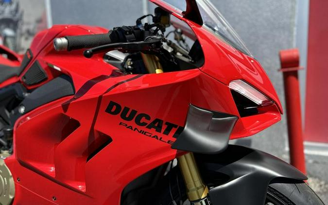 2022 Ducati Panigale V4 S Ducati Red