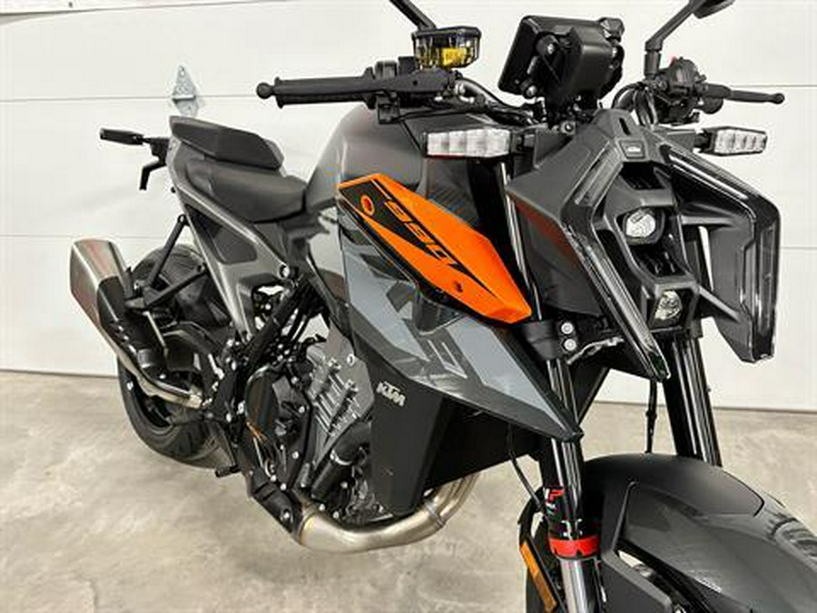 2024 KTM 990 Duke