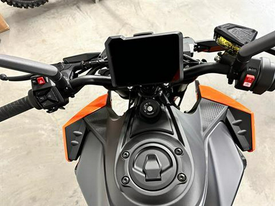 2024 KTM 990 Duke