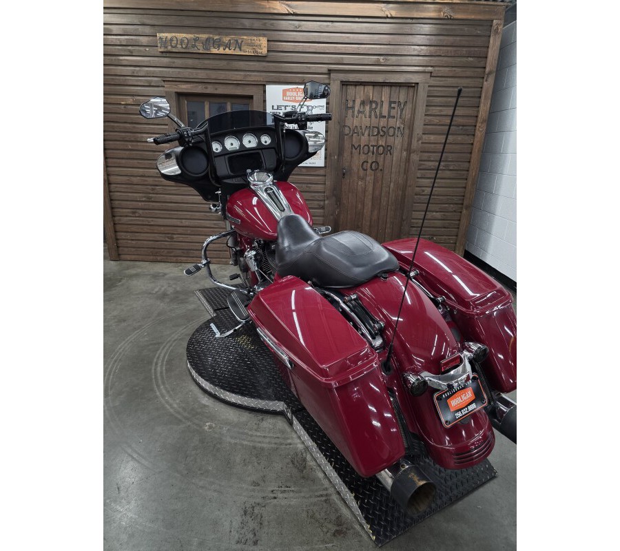 2021 Harley-Davidson® Street Glide® BILLIARD RED