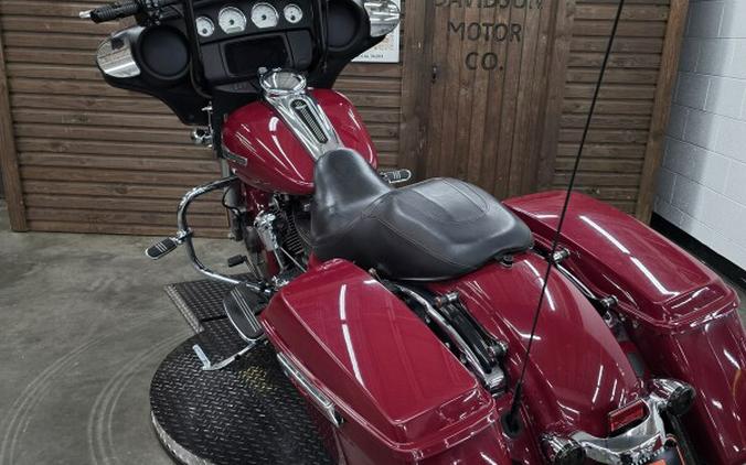 2021 Harley-Davidson® Street Glide® BILLIARD RED