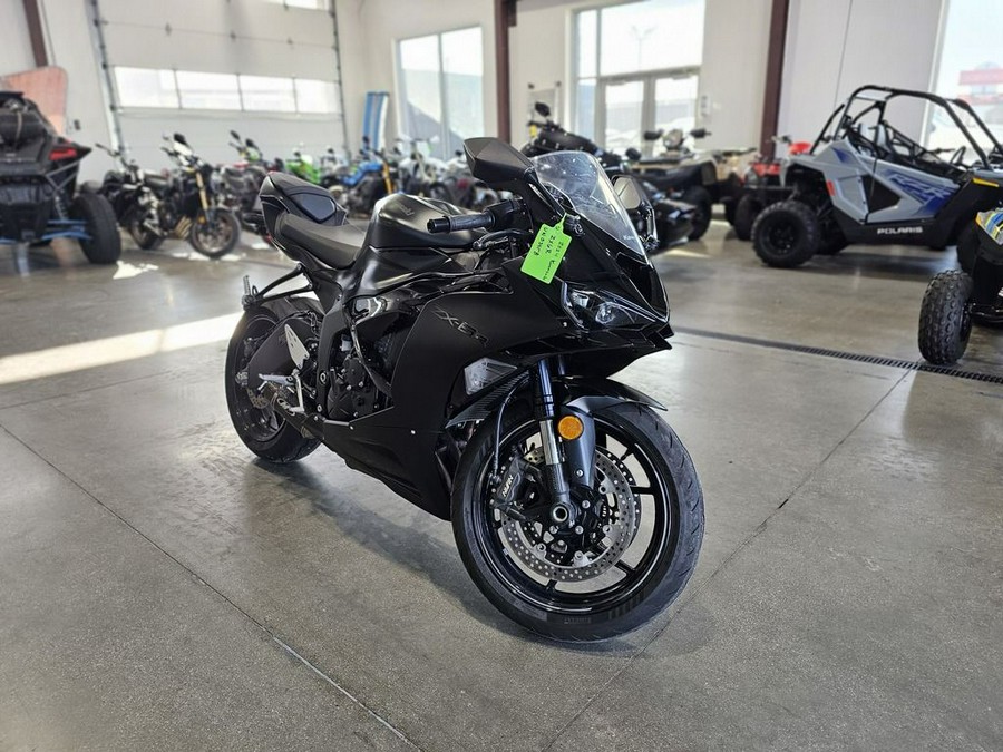 2024 Kawasaki Ninja® ZX™-6R Metallic Flat Spark Black/Ebony