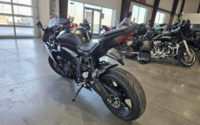 2024 Kawasaki Ninja® ZX™-6R Metallic Flat Spark Black/Ebony