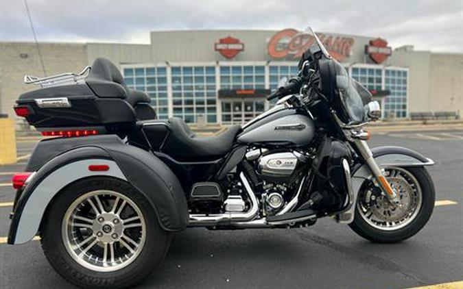 2018 Harley-Davidson® Tri Glide® Ultra Black Tempest