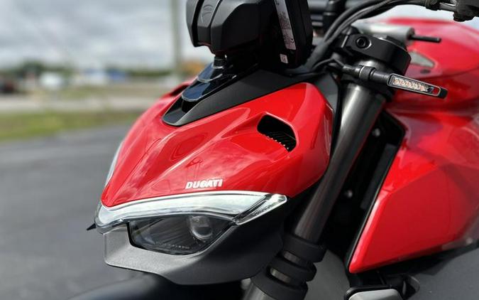 2022 Ducati Streetfighter V4 Ducati Red