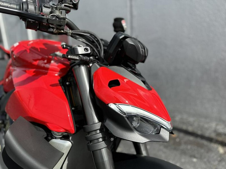 2022 Ducati Streetfighter V4 Ducati Red