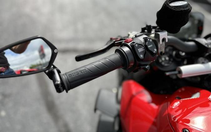 2022 Ducati Streetfighter V4 Ducati Red