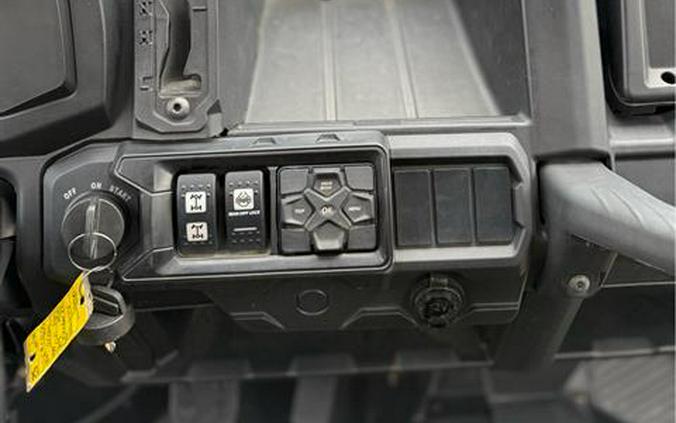 2024 Can-Am Defender XT HD10