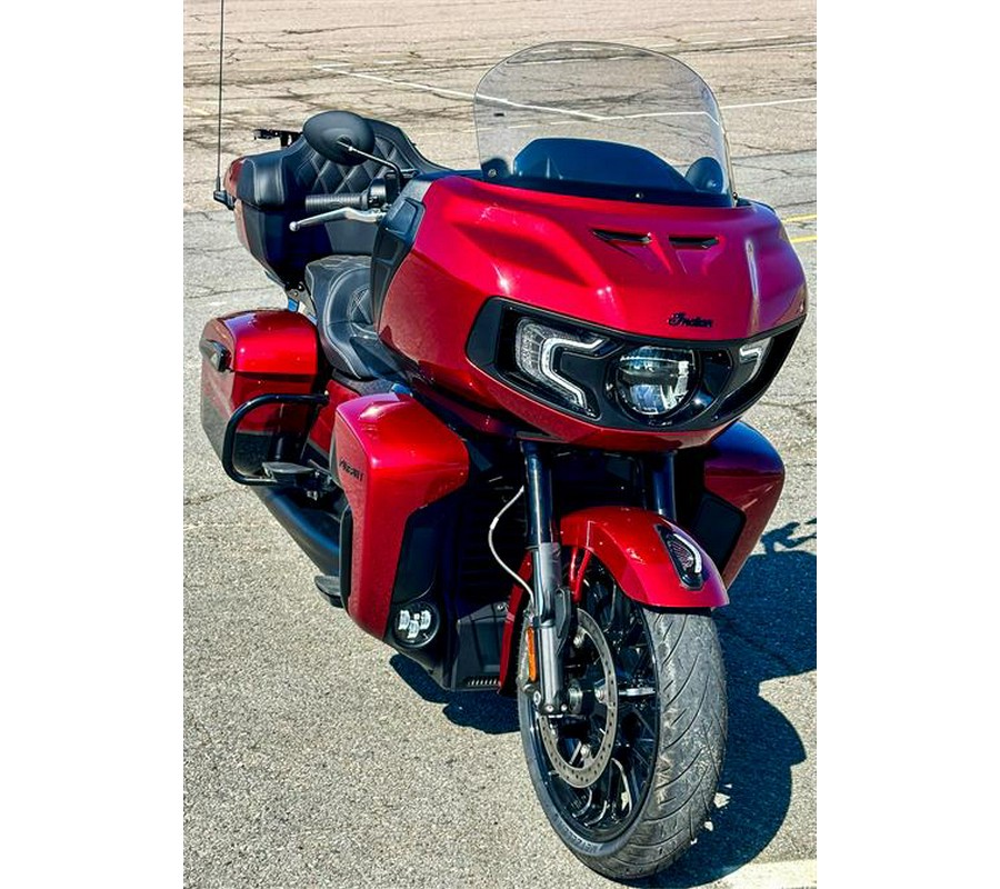 2023 Indian Motorcycle Pursuit® Dark Horse® with Premium Package